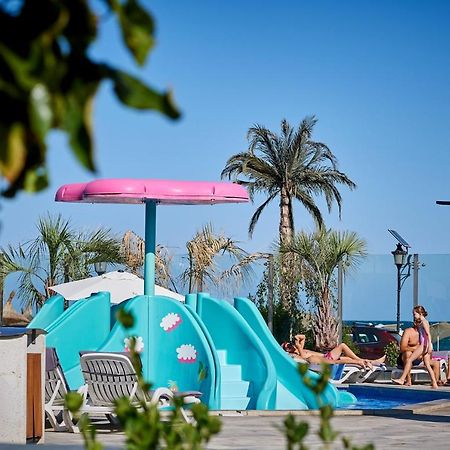 Glamour Red Apartment 22 In Spa Pool Resort Mamaia Exteriör bild