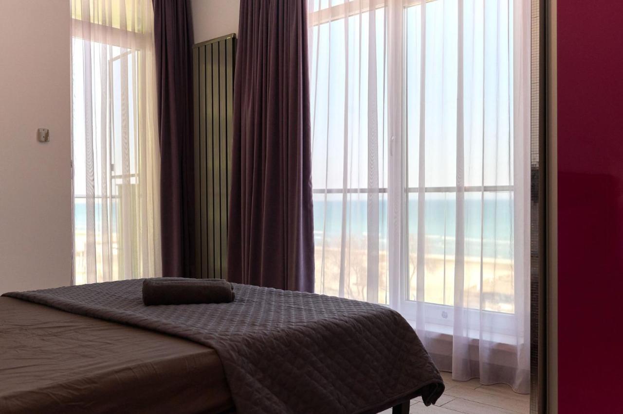 Glamour Red Apartment 22 In Spa Pool Resort Mamaia Exteriör bild