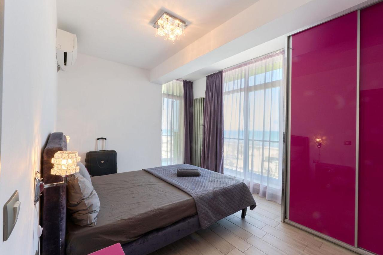 Glamour Red Apartment 22 In Spa Pool Resort Mamaia Exteriör bild