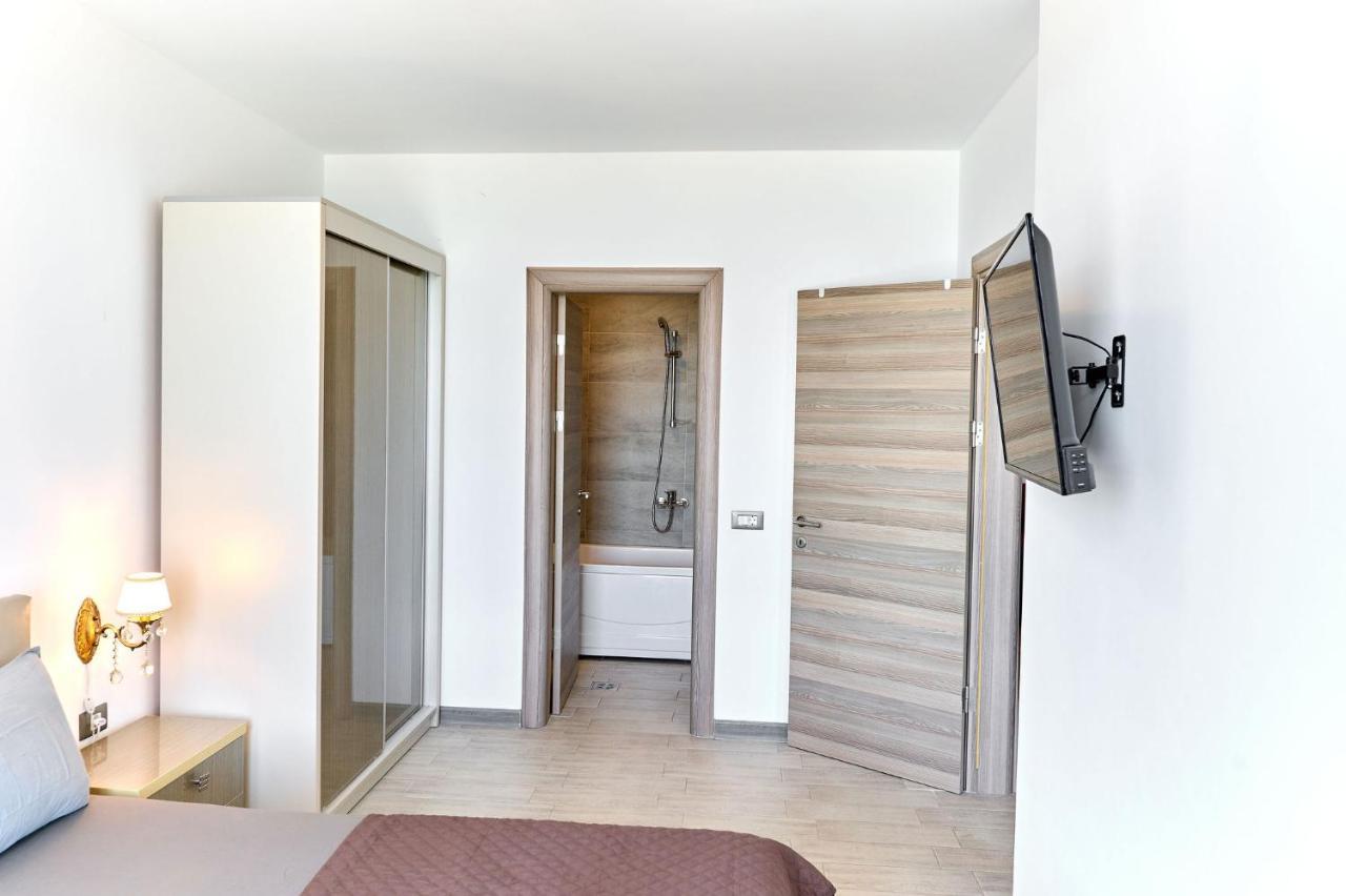 Glamour Red Apartment 22 In Spa Pool Resort Mamaia Exteriör bild