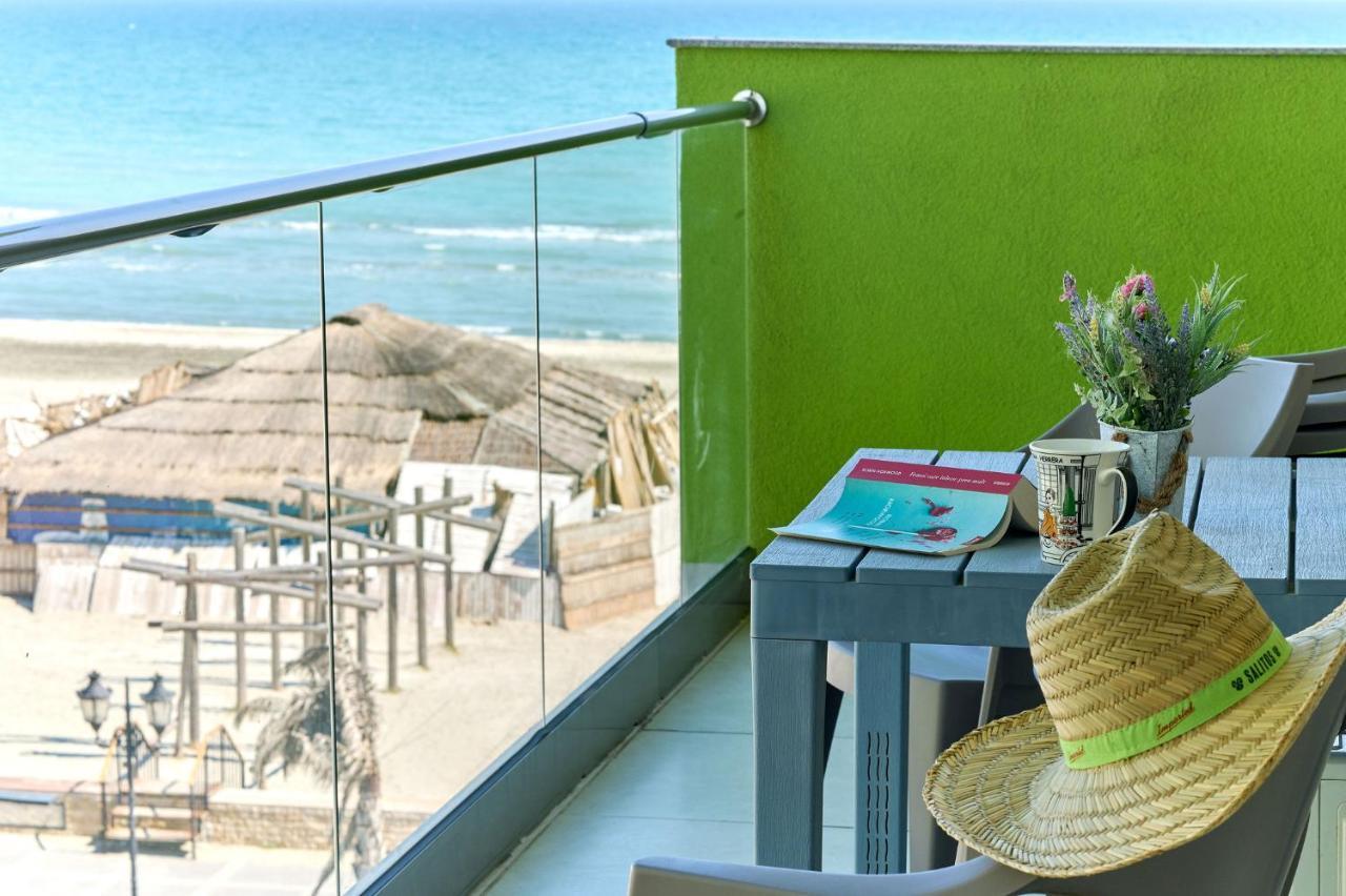 Glamour Red Apartment 22 In Spa Pool Resort Mamaia Exteriör bild