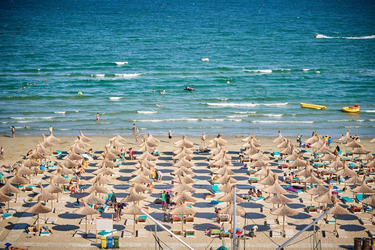 Glamour Red Apartment 22 In Spa Pool Resort Mamaia Exteriör bild