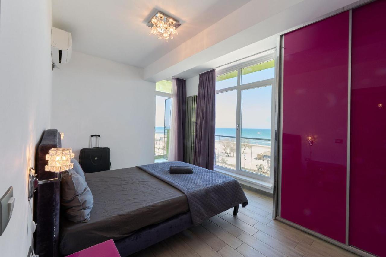 Glamour Red Apartment 22 In Spa Pool Resort Mamaia Exteriör bild