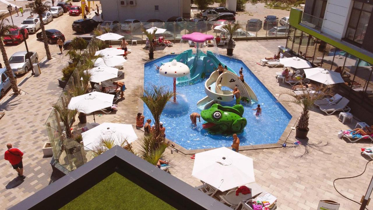 Glamour Red Apartment 22 In Spa Pool Resort Mamaia Exteriör bild